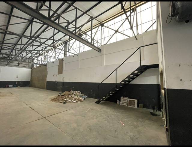 300M² WAREHOUSE TO LET IN SEBENZA